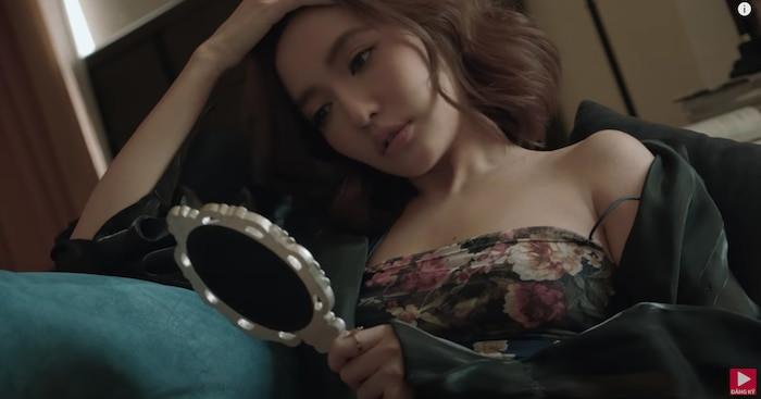 Bích Phương khoe thân hình nuột nà nóng bỏng trong MV gắn mác 18+ ảnh 7