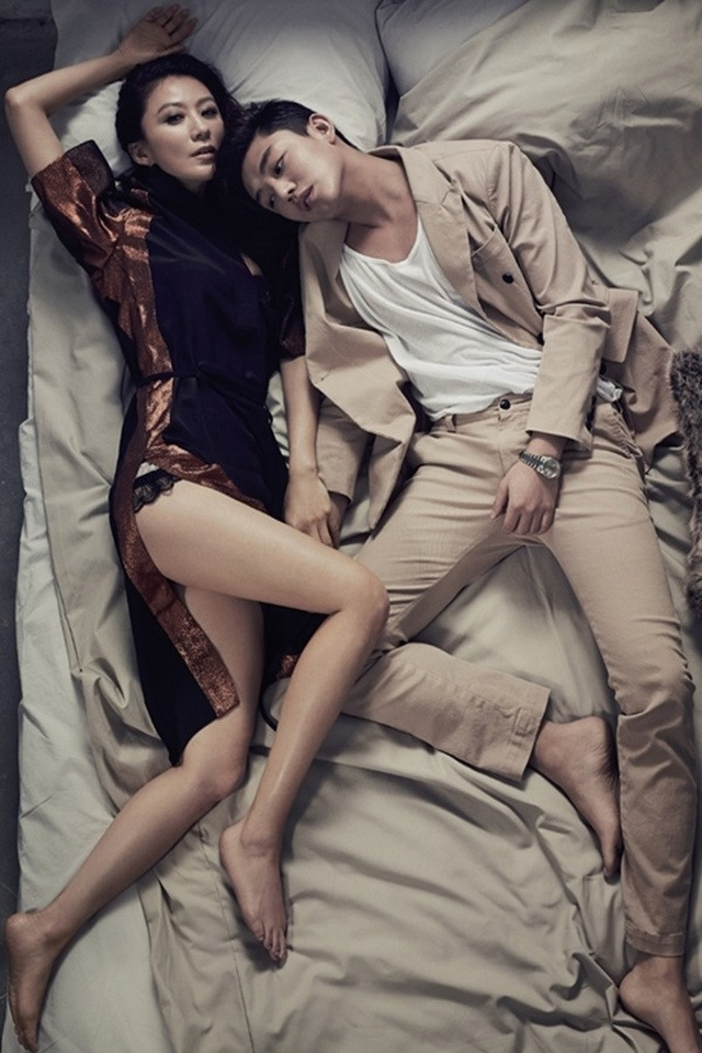 Kim Hee Ae 'Thế giới hôn nhân' chụp tình tứ bên trai trẻ kém 20 tuổi gây tranh cãi ảnh 6