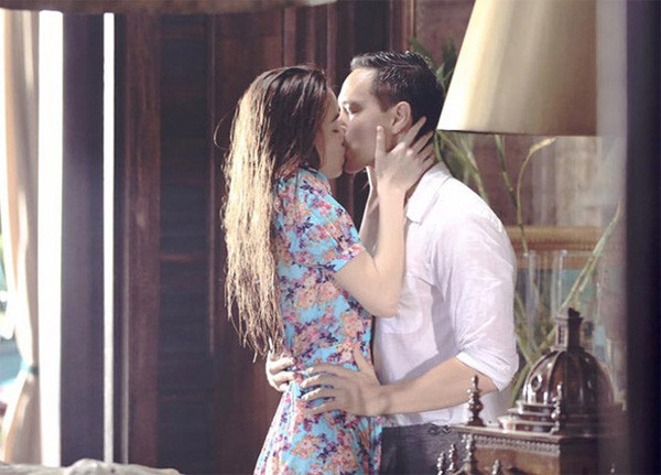 Ba năm yêu đương nồng cháy của Hà Hồ - Kim Lý đến kết đẹp mang song thai ảnh 2