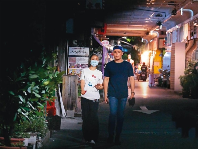 Lâm Tâm Như và Hoắc Kiến Hoa sánh đôi ngọt ngào xóa tan tin đồn ly hôn ảnh 3