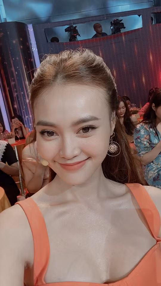 Ngọc Trinh 'thả rông' táo bạo ảnh 10
