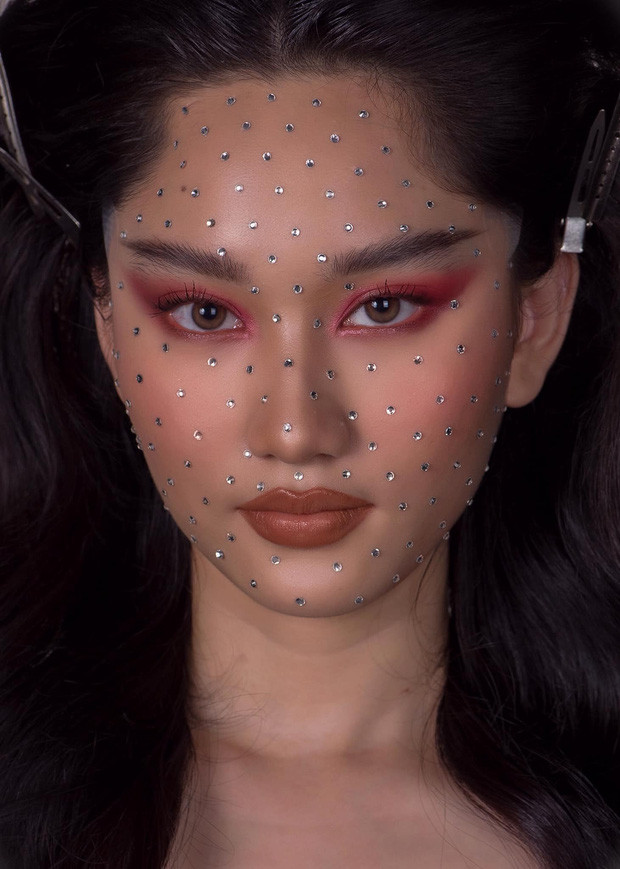 Bộ ảnh gợi cảm táo bạo gây bất ngờ của thiếu nữ Hà Lan 'Mắt biếc' ảnh 4