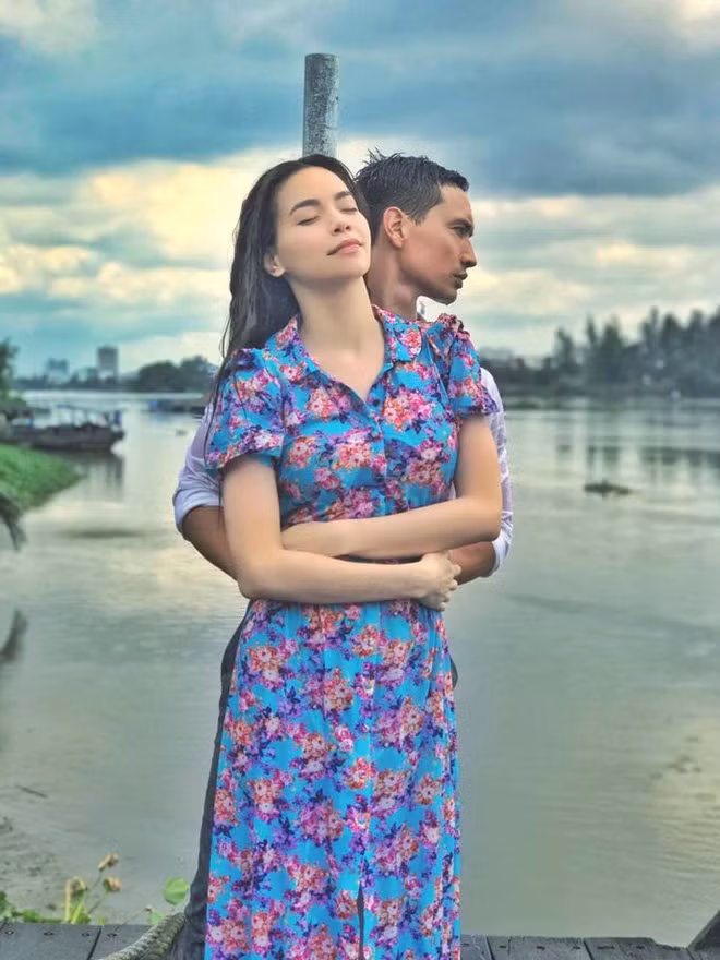 Ba năm yêu đương nồng cháy của Hà Hồ - Kim Lý đến kết đẹp mang song thai ảnh 1