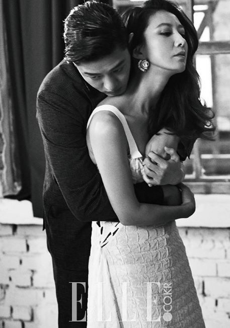 Kim Hee Ae 'Thế giới hôn nhân' chụp tình tứ bên trai trẻ kém 20 tuổi gây tranh cãi ảnh 4