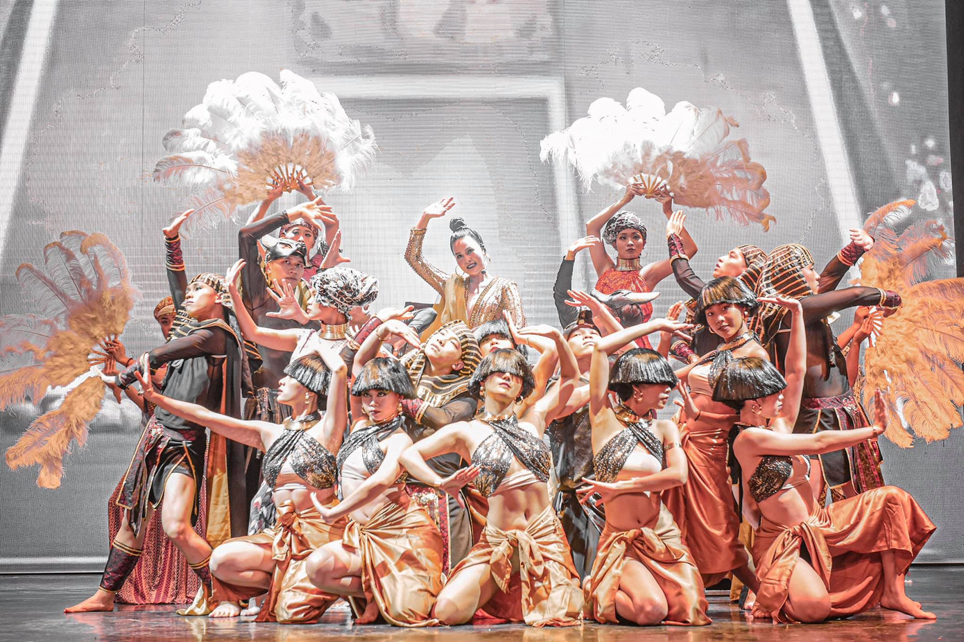 Nhóm nhảy Việt được Dua Lipa hết lời khen ngợi từng gây 'bão' sân khấu Asia's Got Talent ảnh 9