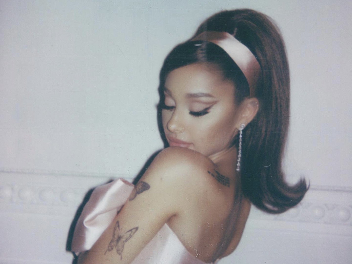 Nhiều ý kiến trái chiều về chất lượng album phòng thu mới của Ariana Grande ảnh 2