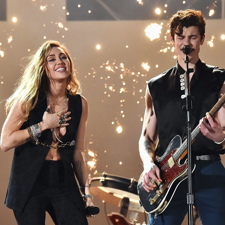 Dua Lipa suýt nữa bỏ lỡ một bản hit nếu Miley Cyrus chọn hợp tác với Shawn Mendes ảnh 2