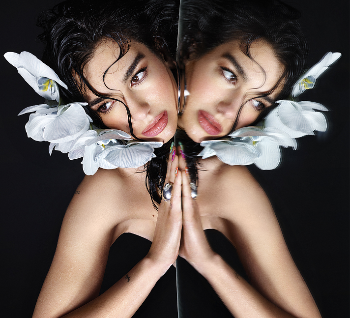 Grammy 2021: Taylor Swift, Cardi B, BTS... dàn sao khủng liệu có cứu nổi rating năm nay? ảnh 3