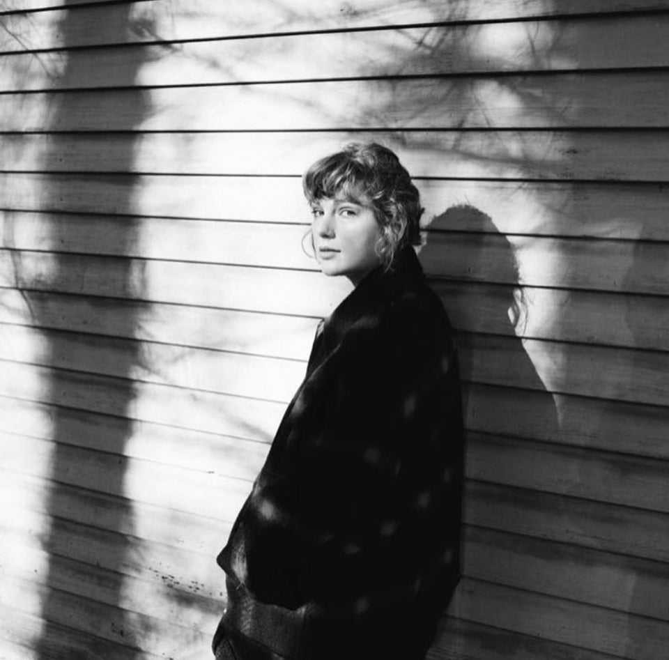 Loạt kỉ lục mới được thiết lập bởi “evermore” của Taylor Swift khiến nghệ sĩ khác ghen tị ảnh 2