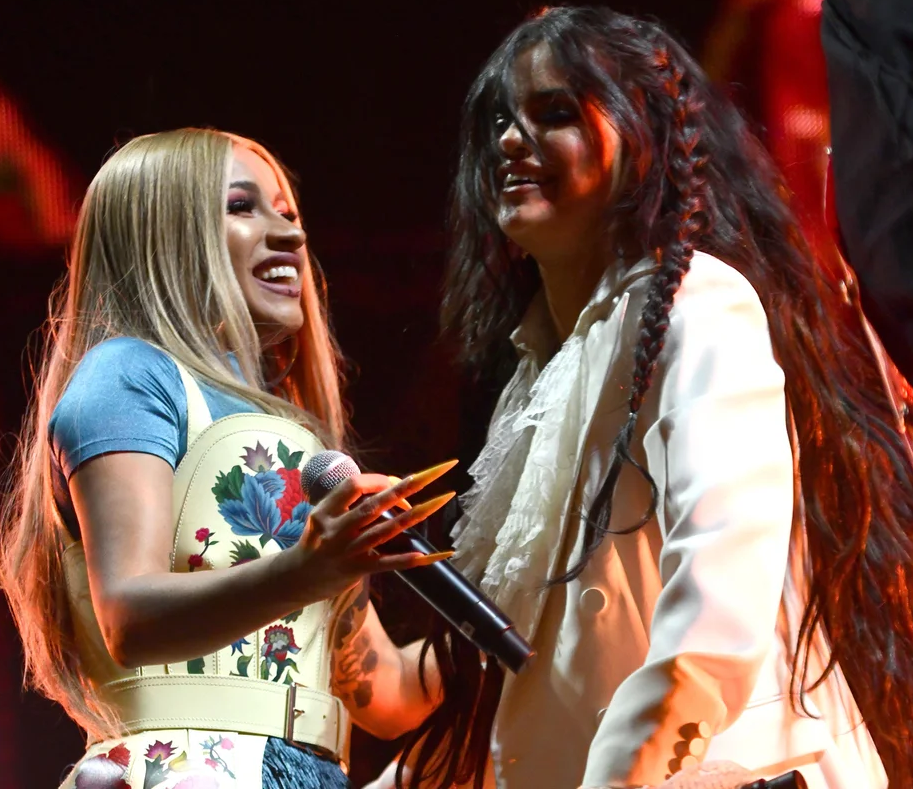 Cardi B hứa sẽ giúp Selena Gomez lên ý tưởng cho album cuối trước khi giải nghệ ảnh 3