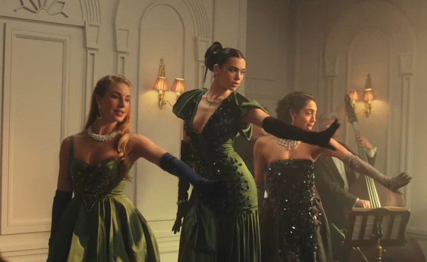 Dua Lipa chơi lớn đưa cả cảnh chìm tàu Titanic vào MV mới, liệu có chạm nóc Billboard lần này? ảnh 2