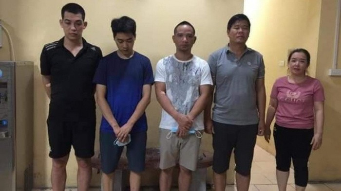 Bắt trùm cá độ trưng bày trực thăng trên nóc nhà ảnh 3