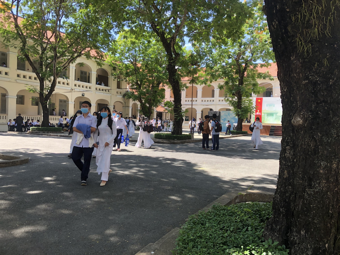 TP.HCM: 1,7 triệu học sinh quay lại trường học, chính thức chấm dứt “học kỳ online“ ảnh 3