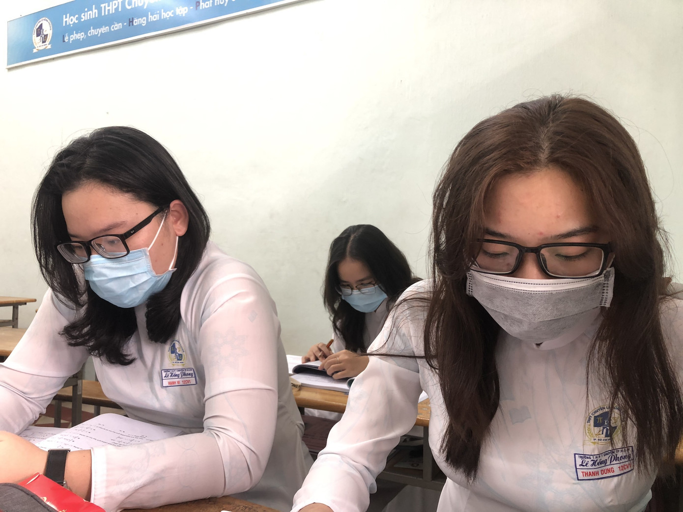 TP.HCM: 1,7 triệu học sinh quay lại trường học, chính thức chấm dứt “học kỳ online“ ảnh 4