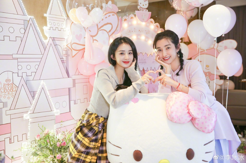 Lý Băng Băng tươi trẻ như thiếu nữ dù đón sinh nhật tuổi 48 ảnh 2
