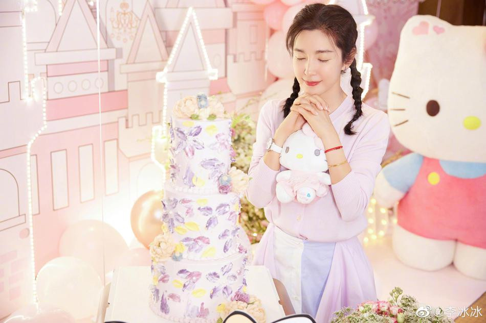 Lý Băng Băng tươi trẻ như thiếu nữ dù đón sinh nhật tuổi 48 ảnh 8