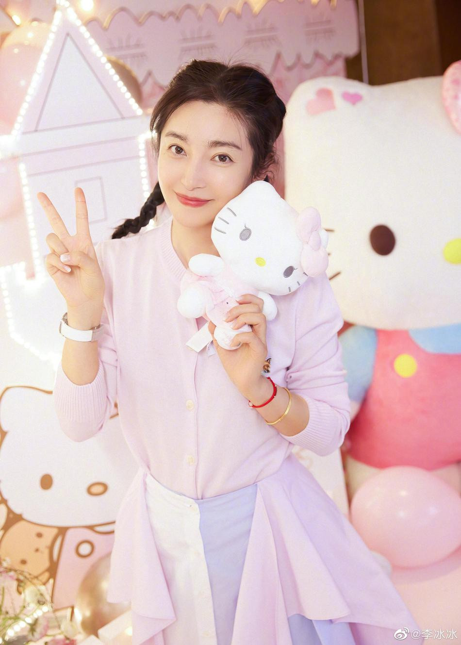 Lý Băng Băng tươi trẻ như thiếu nữ dù đón sinh nhật tuổi 48 ảnh 6