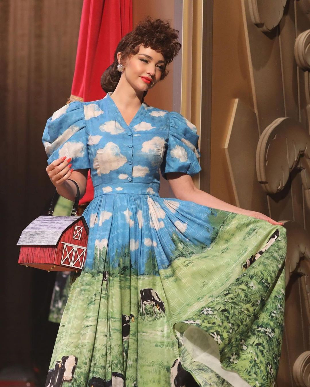 Vũ nữ thoát y Dita Von Teese vai trần gợi cảm, lấn át loạt chân dài đình đám ảnh 4