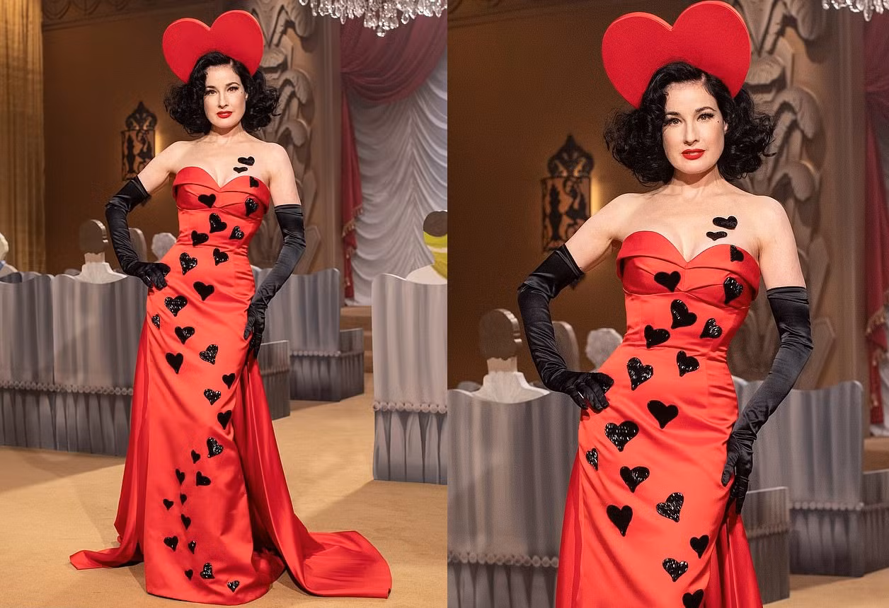 Vũ nữ thoát y Dita Von Teese vai trần gợi cảm, lấn át loạt chân dài đình đám ảnh 1