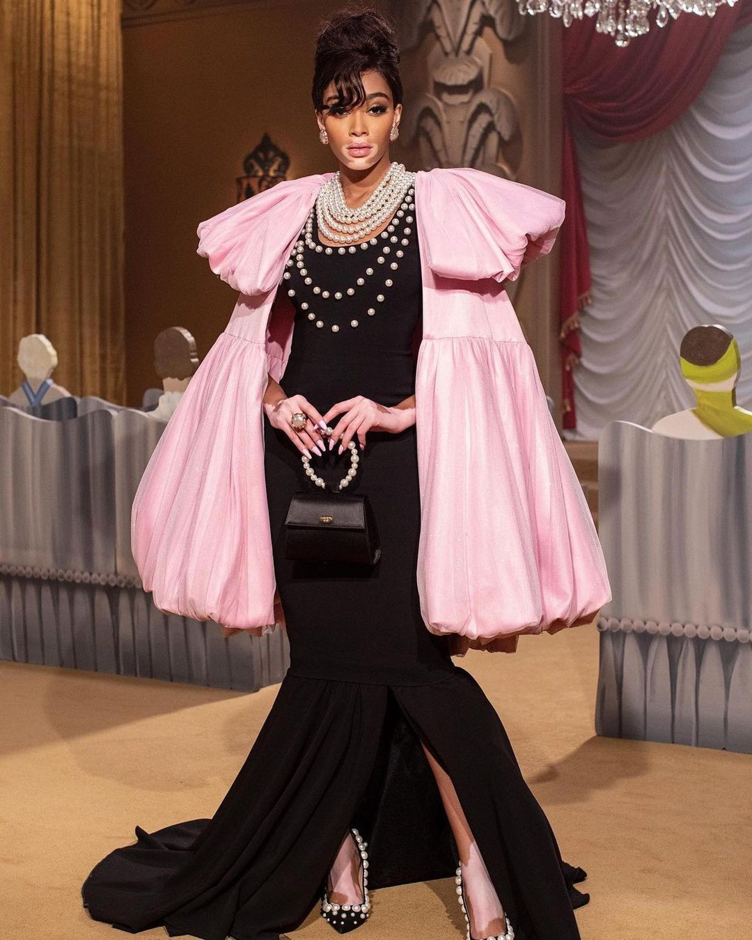 Vũ nữ thoát y Dita Von Teese vai trần gợi cảm, lấn át loạt chân dài đình đám ảnh 2