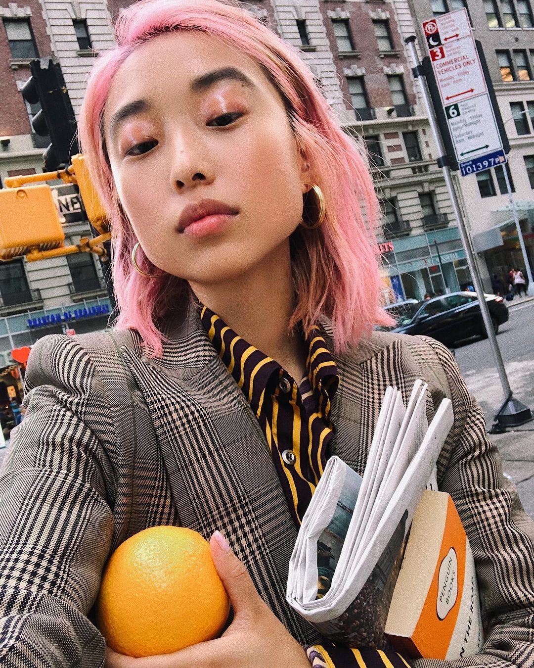 Sắc vóc của người mẫu 27 tuổi vừa trở thành tổng biên tập Vogue trẻ nhất ảnh 3