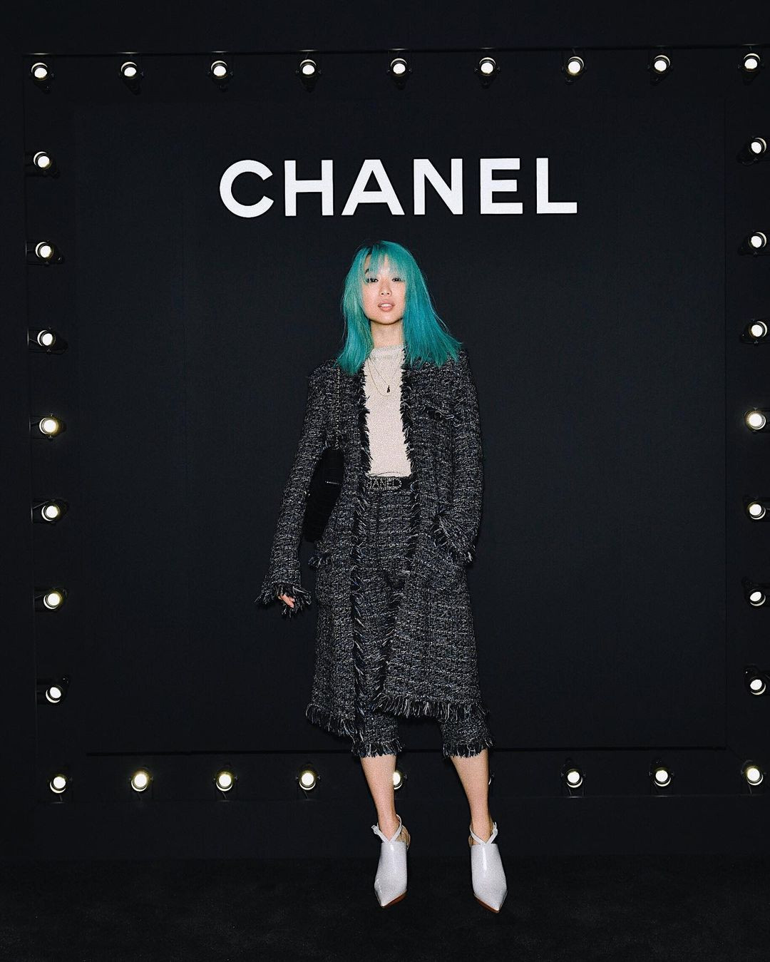 Sắc vóc của người mẫu 27 tuổi vừa trở thành tổng biên tập Vogue trẻ nhất ảnh 10