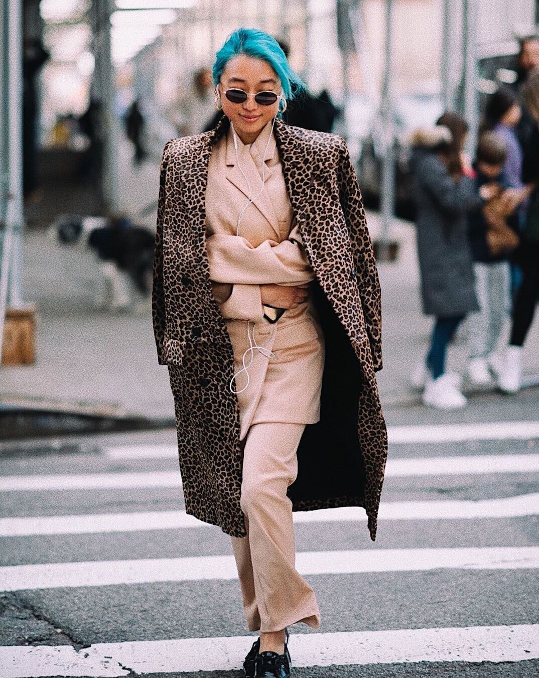 Sắc vóc của người mẫu 27 tuổi vừa trở thành tổng biên tập Vogue trẻ nhất ảnh 11