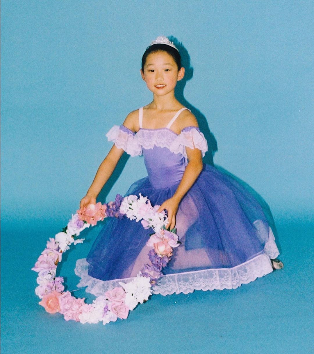 Sắc vóc của người mẫu 27 tuổi vừa trở thành tổng biên tập Vogue trẻ nhất ảnh 4