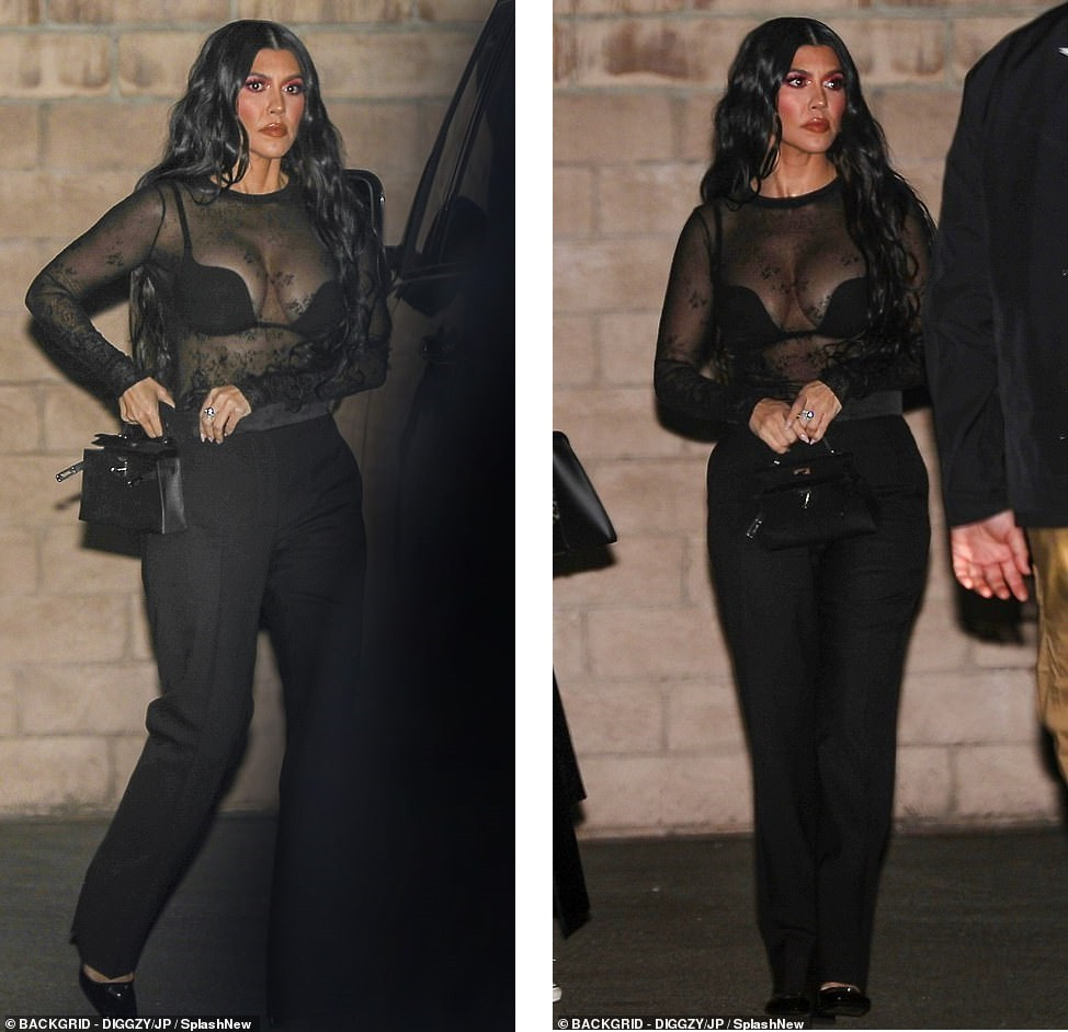 Kourtney Kardashian mặc áo xuyên thấu ‘có như không' ảnh 1