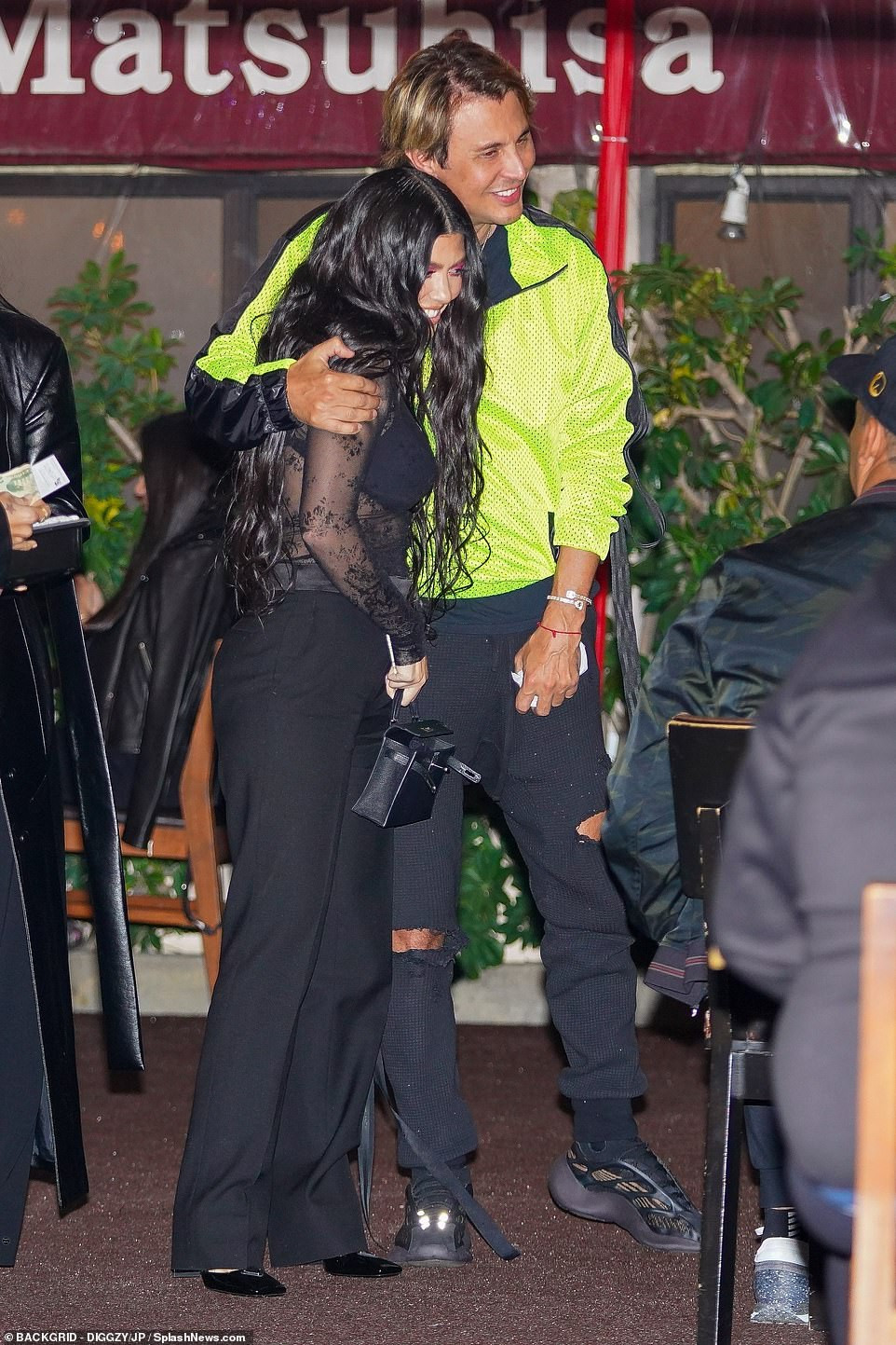 Kourtney Kardashian mặc áo xuyên thấu ‘có như không' ảnh 5