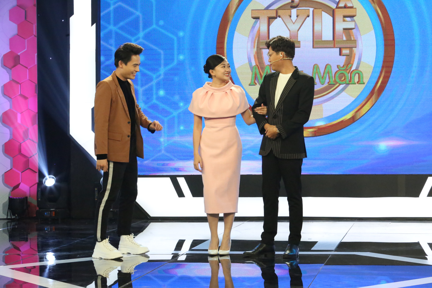Xuân Nghị ‘cà khịa’ MC Võ Tấn Phát trên gameshow ảnh 3
