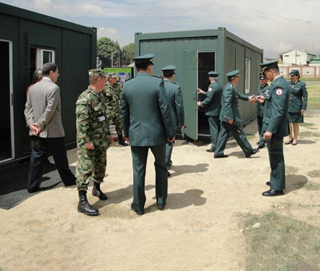 Quân đội Trung Quốc dựng doanh trại di động bằng container ảnh 1