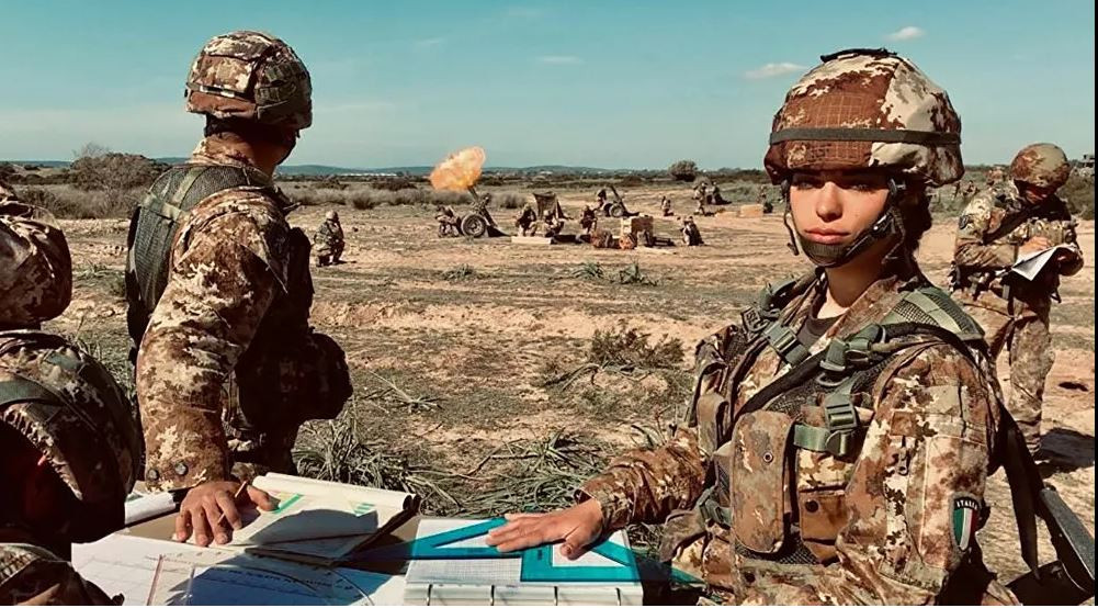 Bộ ảnh 'người đẹp trong quân đội' ở nhiều quốc gia ảnh 6