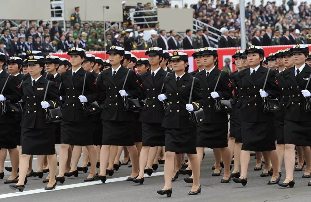 Bộ ảnh 'người đẹp trong quân đội' ở nhiều quốc gia ảnh 5