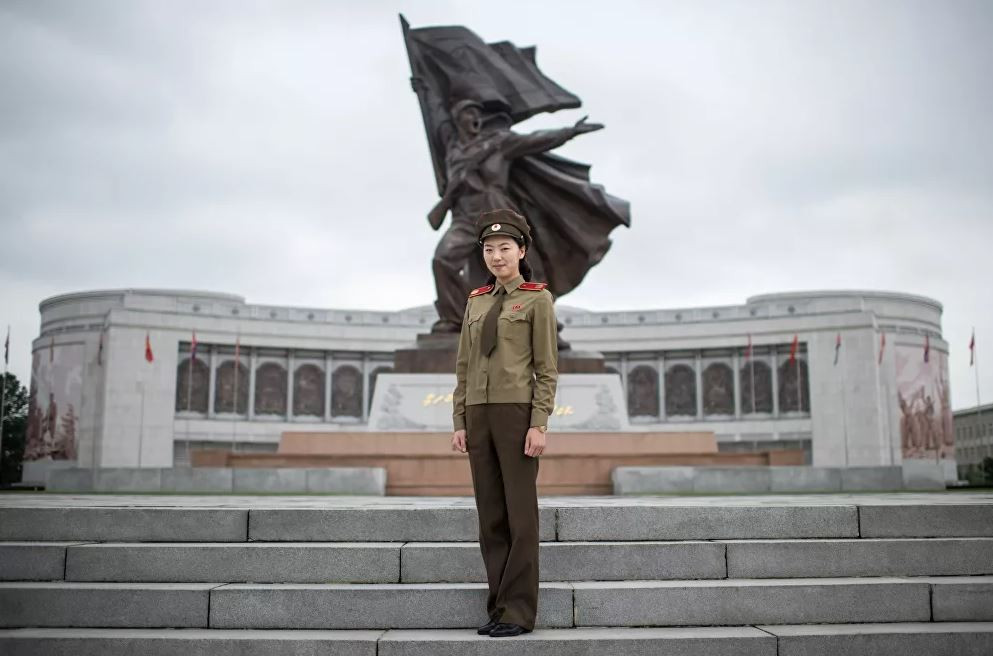 Bộ ảnh 'người đẹp trong quân đội' ở nhiều quốc gia ảnh 11