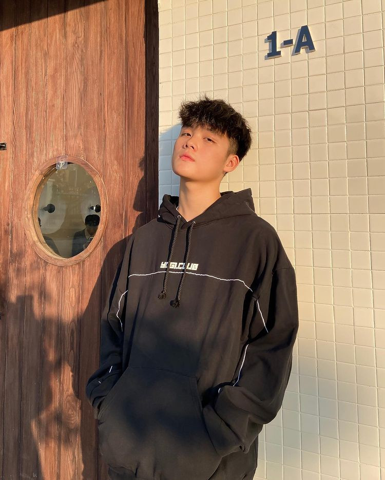 Điểm danh trai đẹp Gen Z trên TikTok: Chống chỉ định xem khi no, coi chừng bội thực! ảnh 5