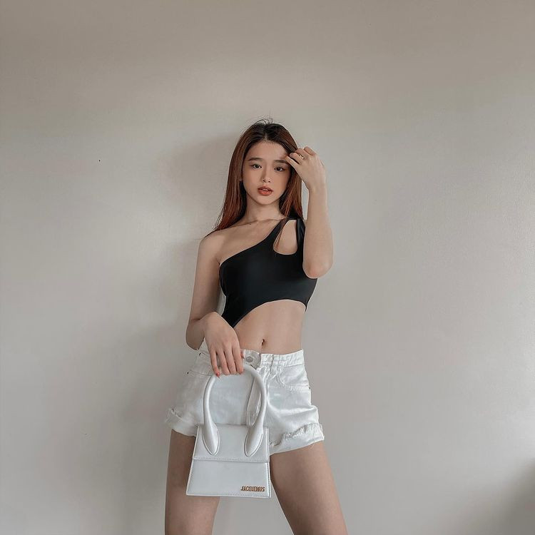 Lê Bống đăng clip đáp anti-fan, Linh Ka thăng hạng nhan sắc khoe vòng eo con kiến ảnh 6