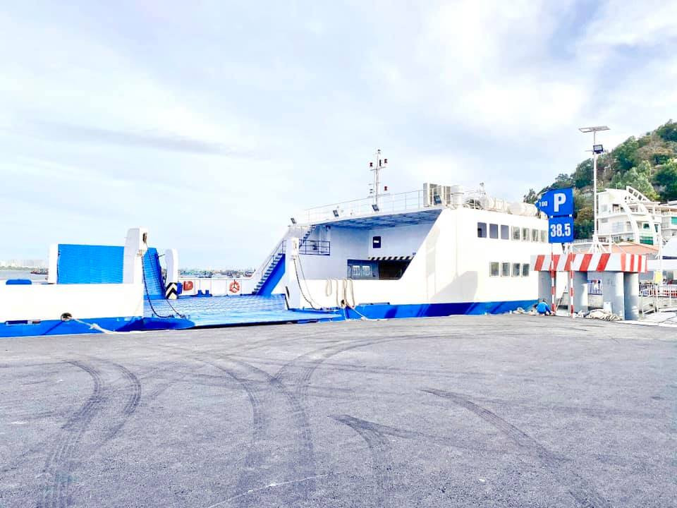 Khung cảnh tại tuyến phà Cần Giờ - Vũng Tàu Đi từ TP.HCM đến Vũng Tàu chỉ còn 30 phút nhưng teen Sài Gòn cần chú ý kĩ điều này ảnh 2