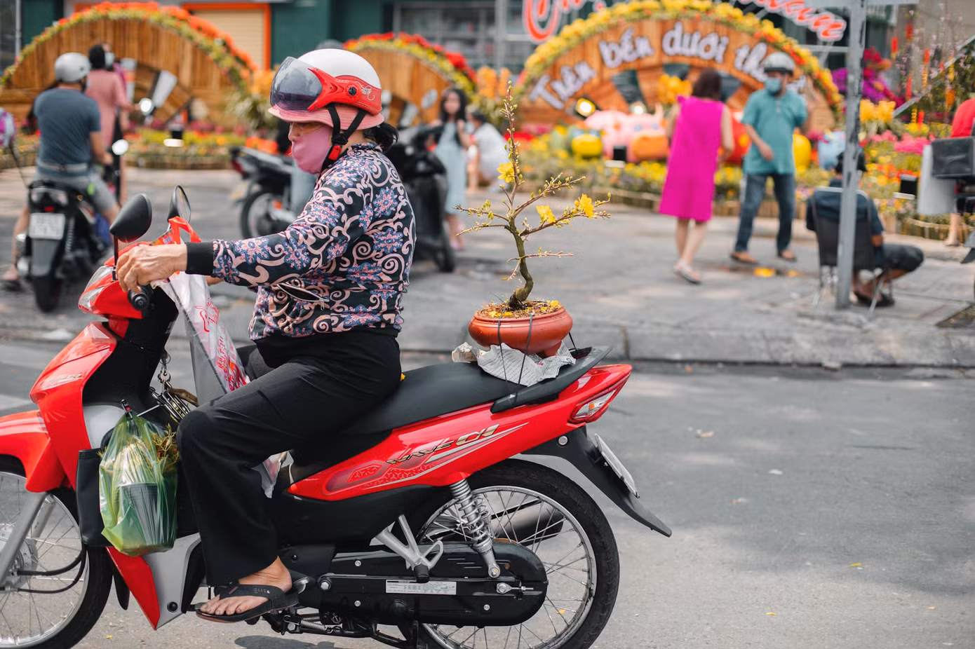Tạm gác những âu lo, khắp nơi trên cả nước đều tràn ngập niềm vui “chở Tết về nhà“ ảnh 8