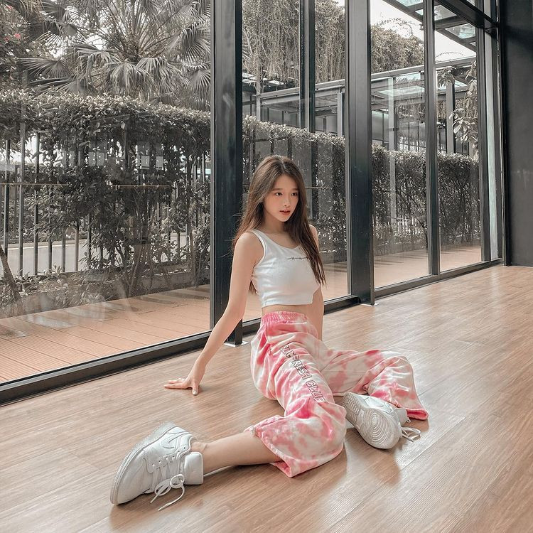 Lê Bống đăng clip đáp anti-fan, Linh Ka thăng hạng nhan sắc khoe vòng eo con kiến ảnh 10