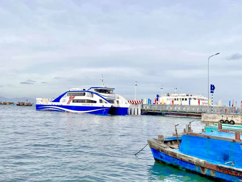 Bạn nên thử trải nghiệm chuyến phà này ít nhất một lần, tuy giá hơi chát nhưng rất thú vị đấy Đi từ TP.HCM đến Vũng Tàu chỉ còn 30 phút nhưng teen Sài Gòn cần chú ý kĩ điều này ảnh 5