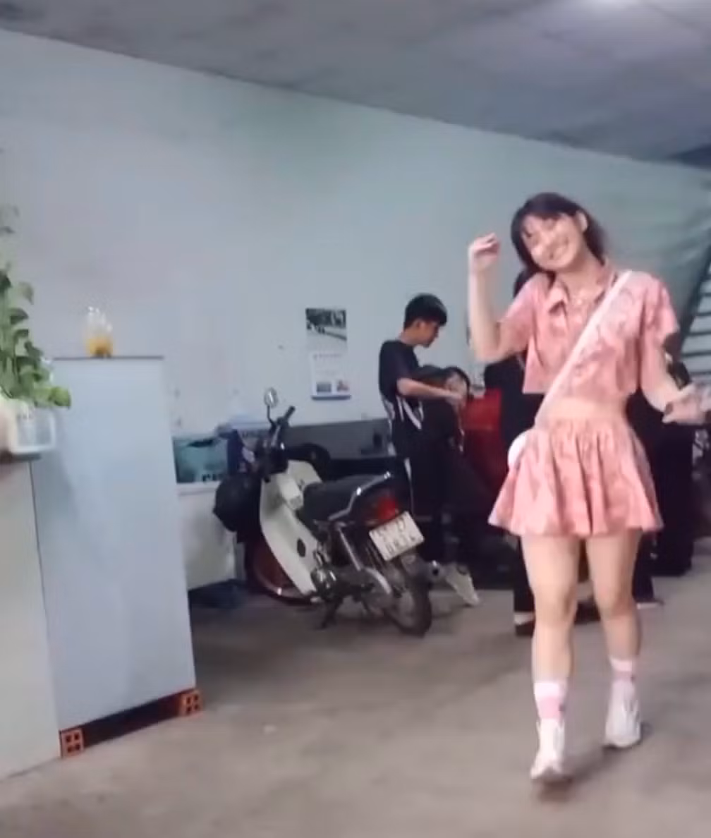 Lê Bống đăng clip đáp anti-fan, Linh Ka thăng hạng nhan sắc khoe vòng eo con kiến ảnh 3