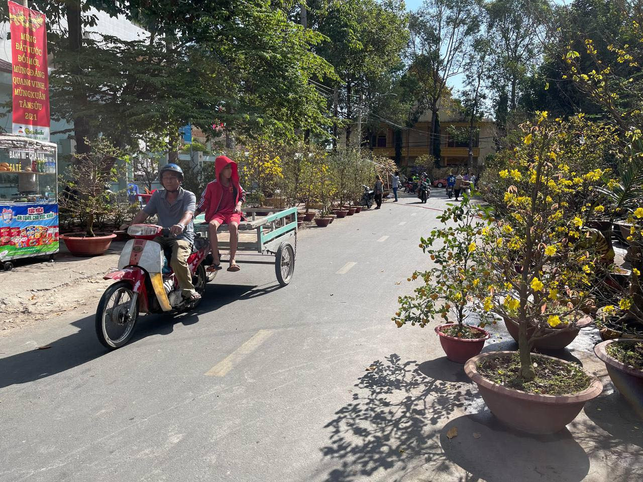 Tạm gác những âu lo, khắp nơi trên cả nước đều tràn ngập niềm vui “chở Tết về nhà“ ảnh 9