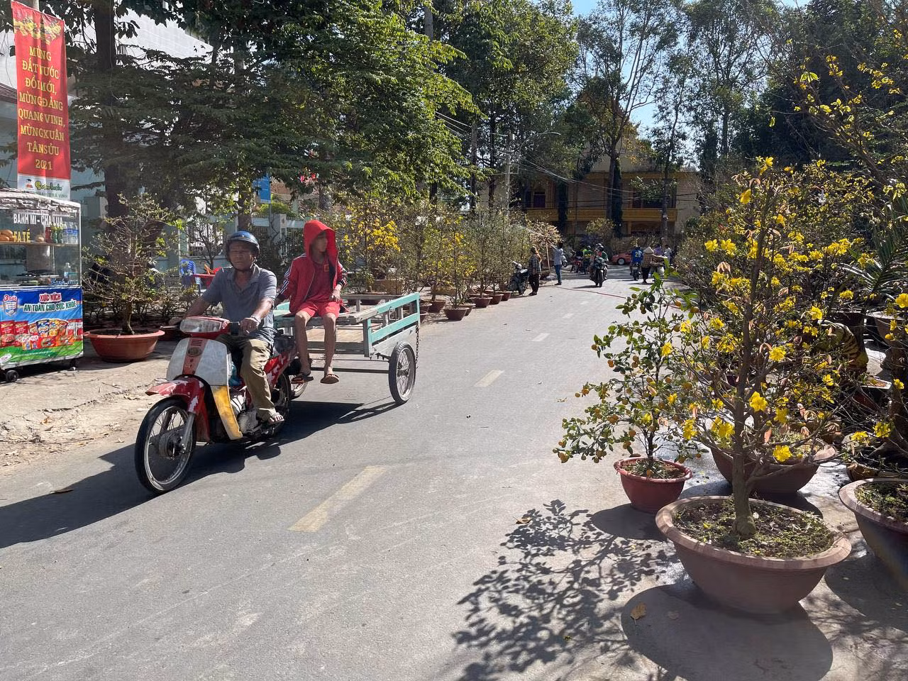 Tạm gác những âu lo, khắp nơi trên cả nước đều tràn ngập niềm vui “chở Tết về nhà“ ảnh 9
