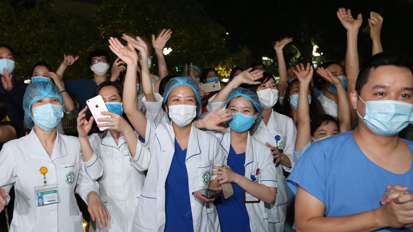 Ứng phó đại dịch COVID-19: Thắng ở Bạch Mai, đừng vui quá ảnh 3 Ứng phó đại dịch COVID-19: Thắng ở Bạch Mai, đừng vui quá ảnh 3