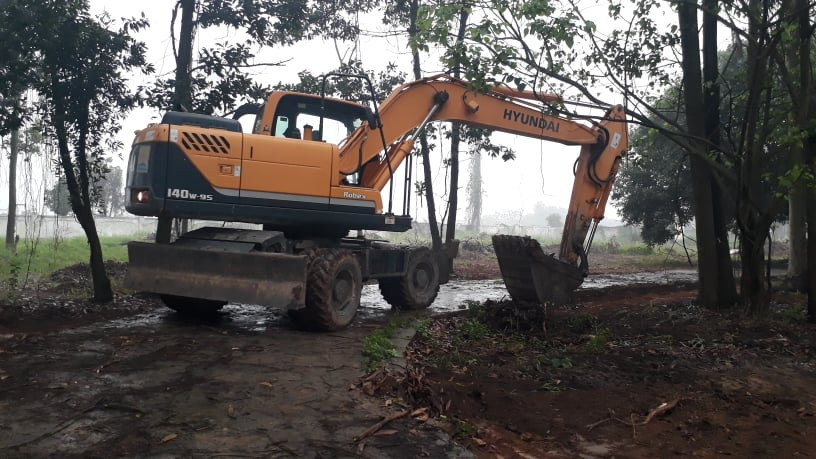 Hà Nội: Cải tạo bệnh viện bỏ hoang ở Mê Linh để phòng chống dịch Covid-19 ảnh 7