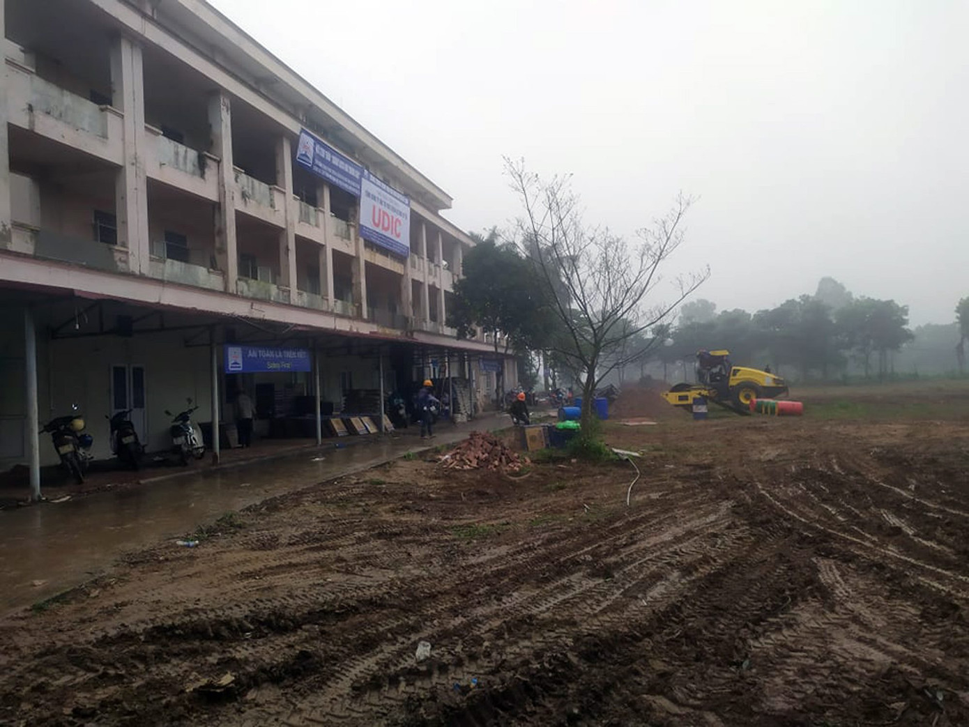 Hà Nội: Cải tạo bệnh viện bỏ hoang ở Mê Linh để phòng chống dịch Covid-19 ảnh 6