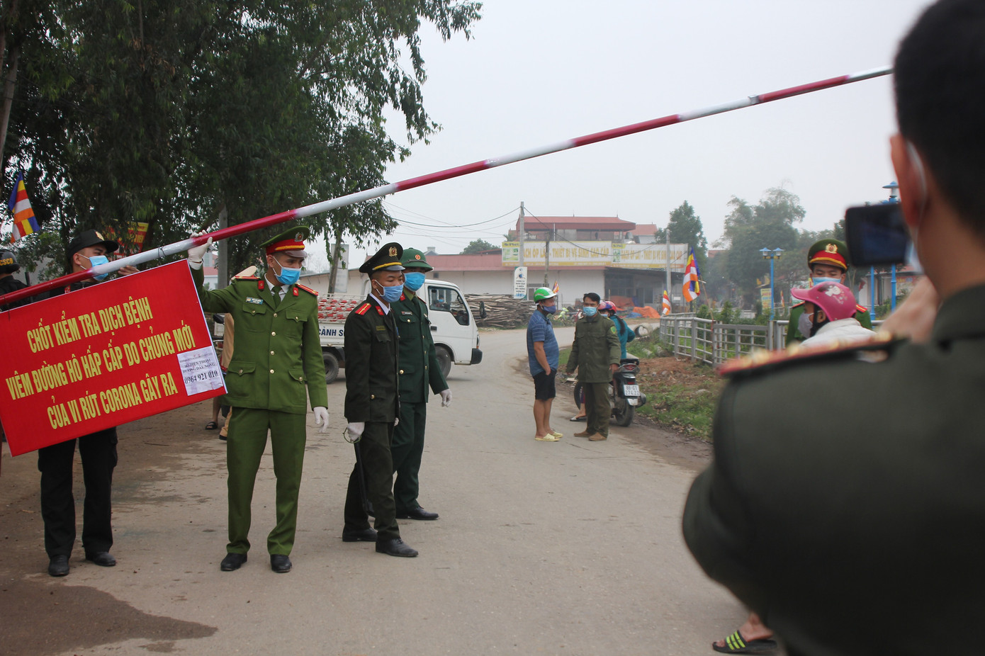 Tận thấy 12 chốt trực cách ly khu vực có dịch Covid-19 tại Vĩnh Phúc ảnh 3