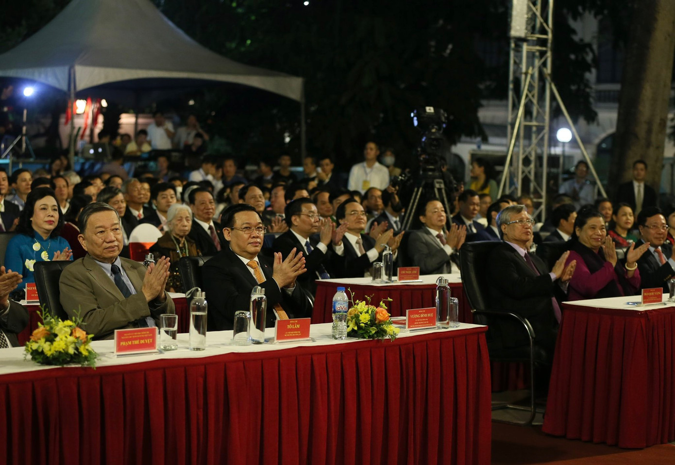 Bí thư Vương Đình Huệ: Thăng Long - Hà Nội bừng sáng, vươn mình với vị thế mới ảnh 1