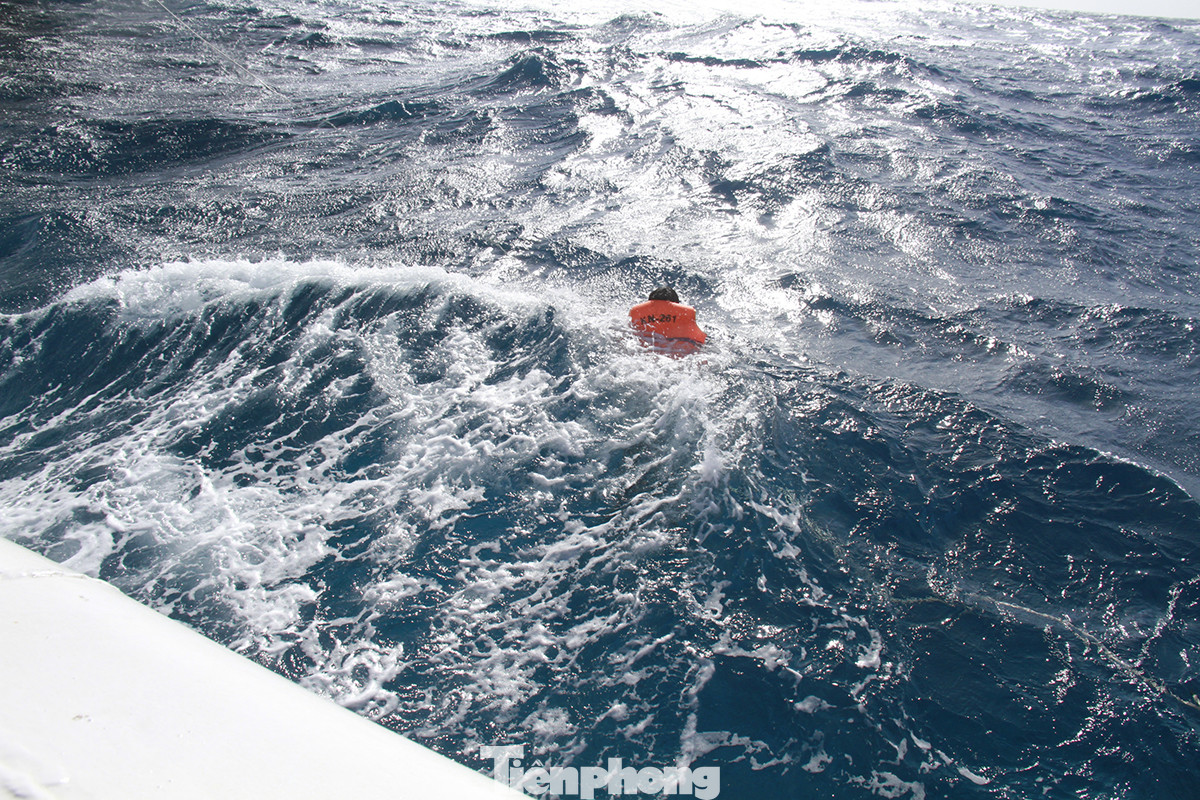 Vượt sóng dữ vào nhà giàn DK1 ảnh 11